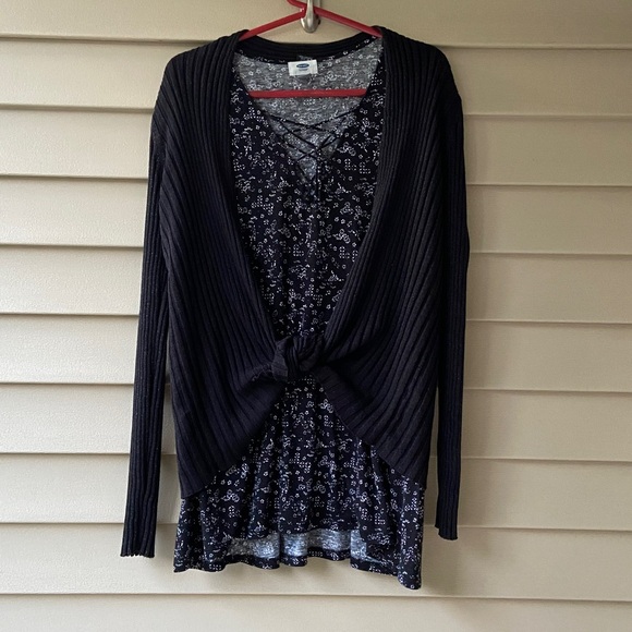 Well Loved Old Navy Sz-L Black w/Tiny White Printed Flowers, Slight High-Low Hem - Picture 16 of 16